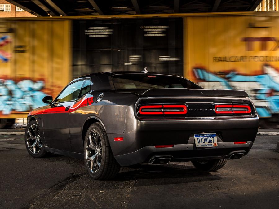  Dodge Challenger R/T Classic 2015 года  (фото 4 из 5)